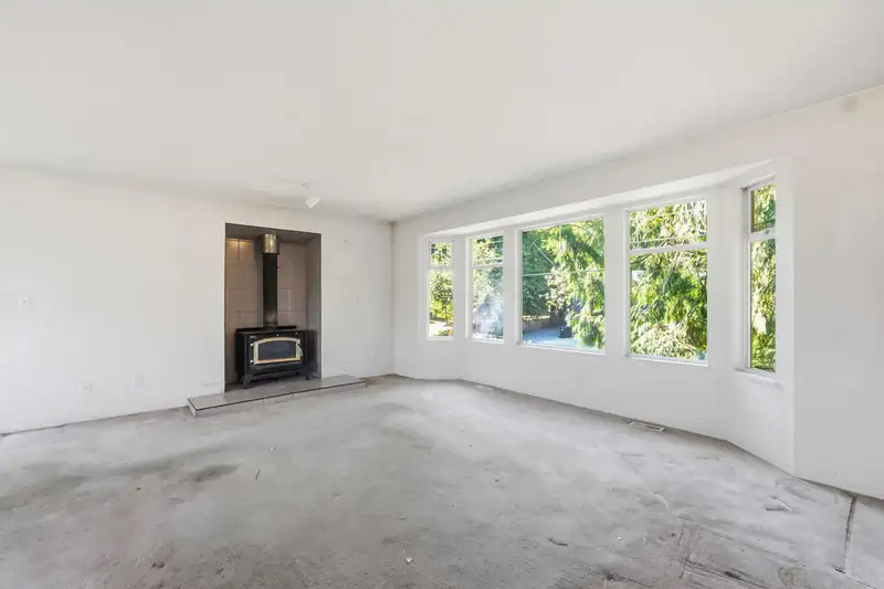 19741 47 AVENUE - photo 4 of 39