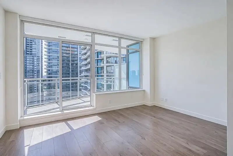 1806 13318 104 AVENUE - photo 4 of 35