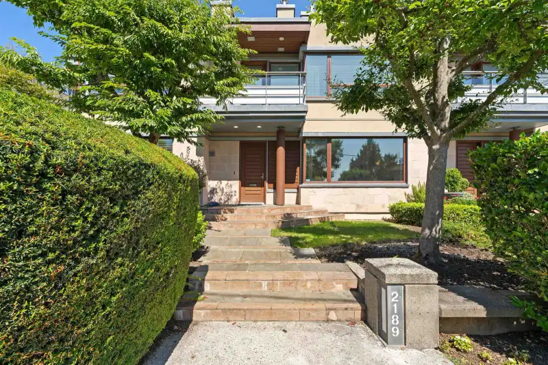 2189 ARGYLE AVENUE - photo 1 of 39