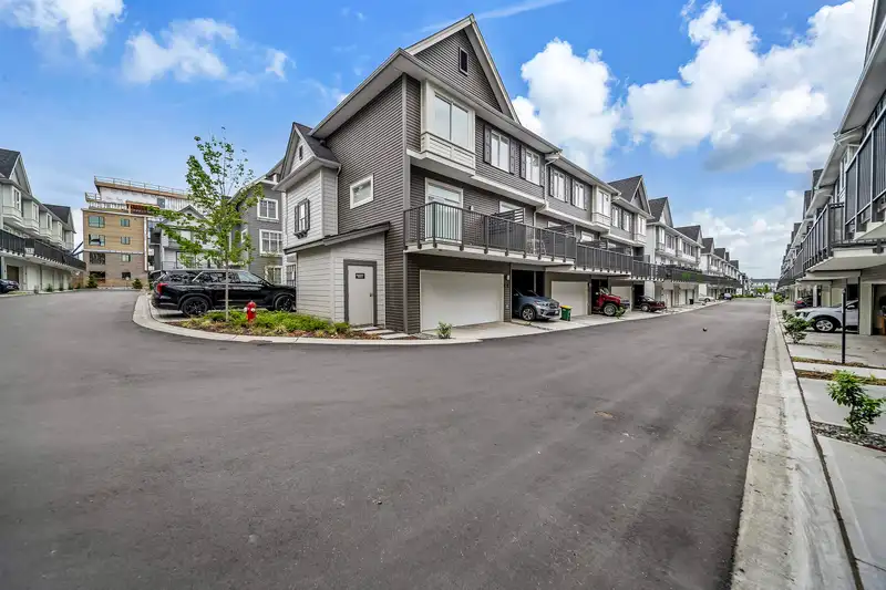 120 15778 85 AVENUE - photo 1 of 28