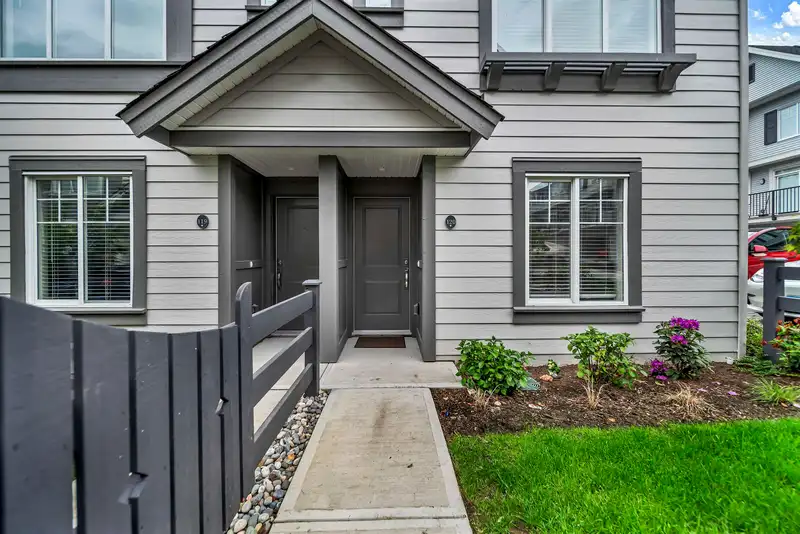 120 15778 85 AVENUE - photo 2 of 28