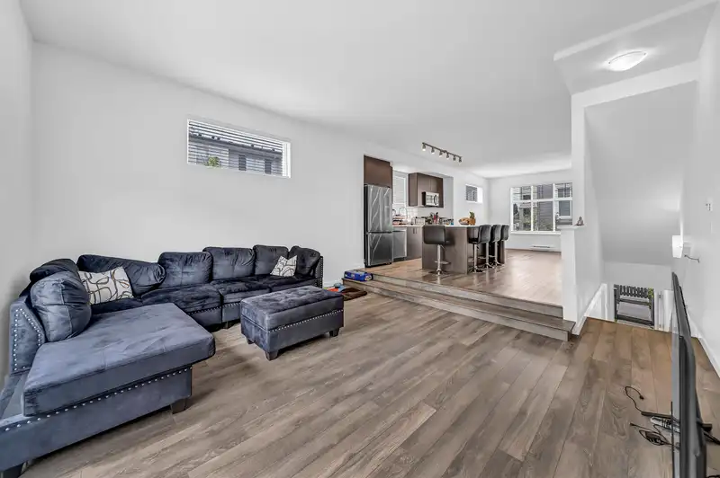 120 15778 85 AVENUE - photo 4 of 28