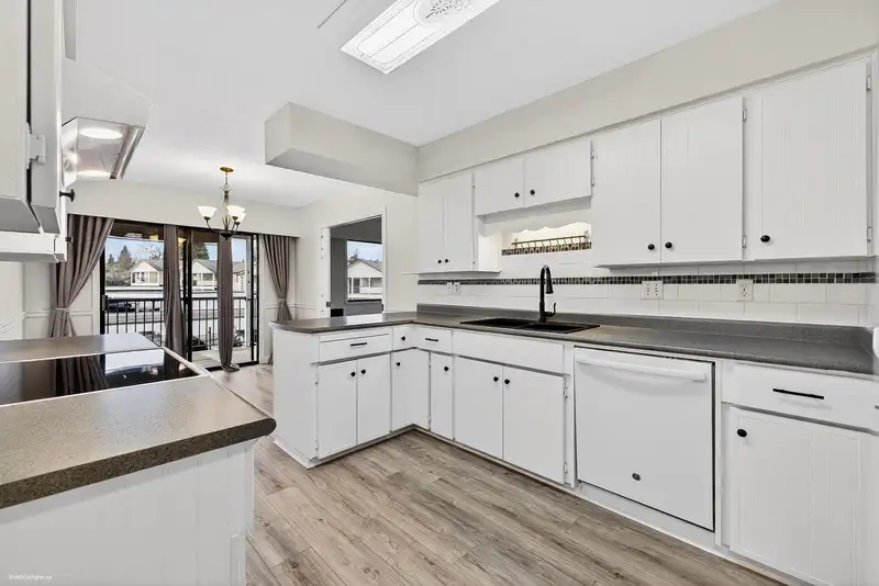 61 32959 GEORGE FERGUSON WAY - photo 1 of 37