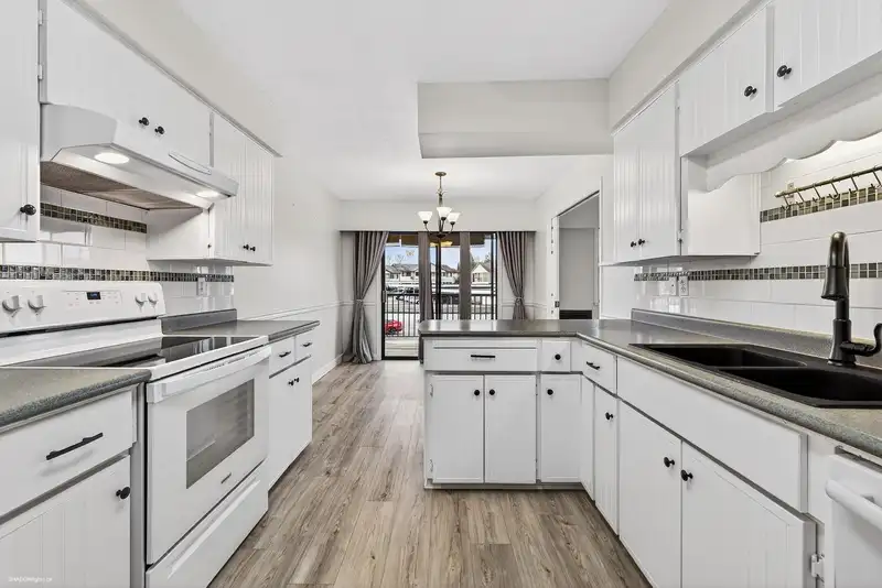 61 32959 GEORGE FERGUSON WAY - photo 2 of 37