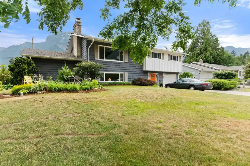 630 HAZEL STREET - photo 1 of 39