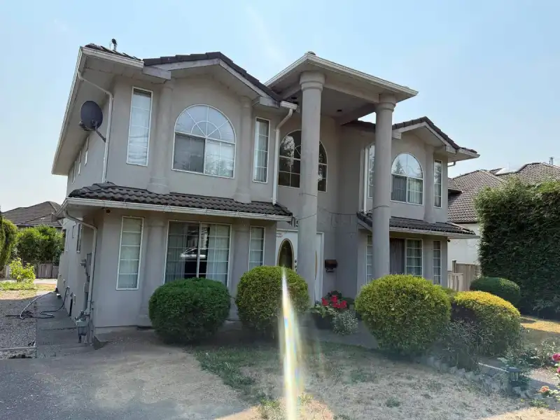 15290 84 AVENUE - photo 1 of 3