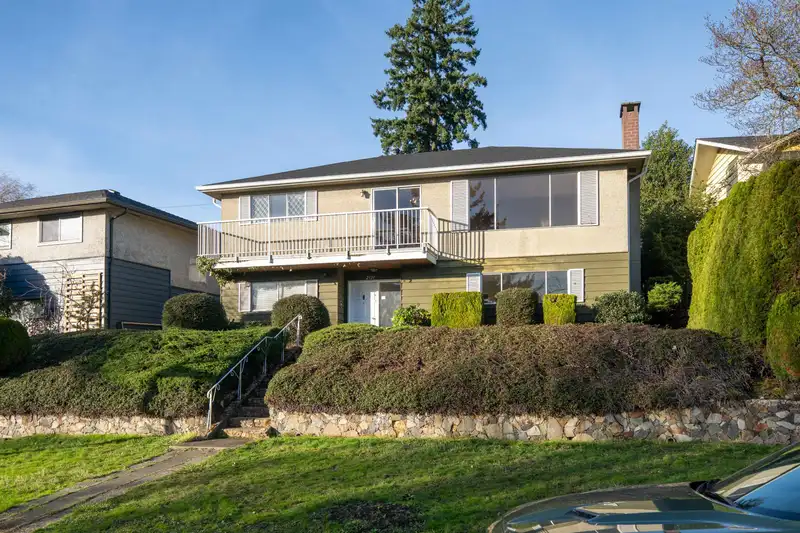 2321 HARRISON DRIVE - photo 3 of 39