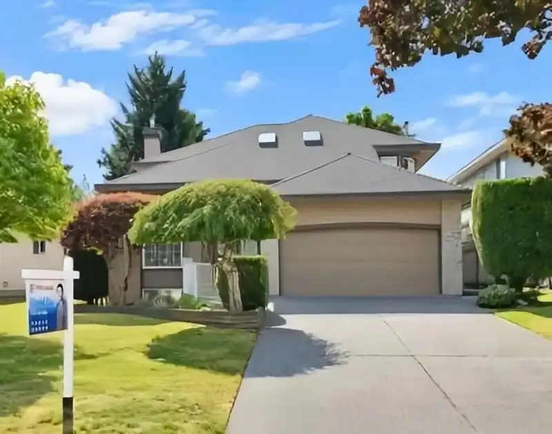 17172 102 AVENUE - photo 1 of 40