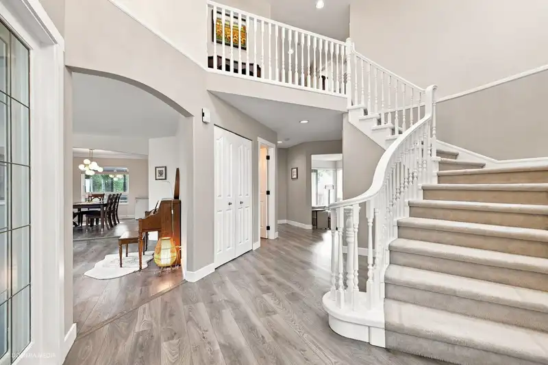 17172 102 AVENUE - photo 4 of 40