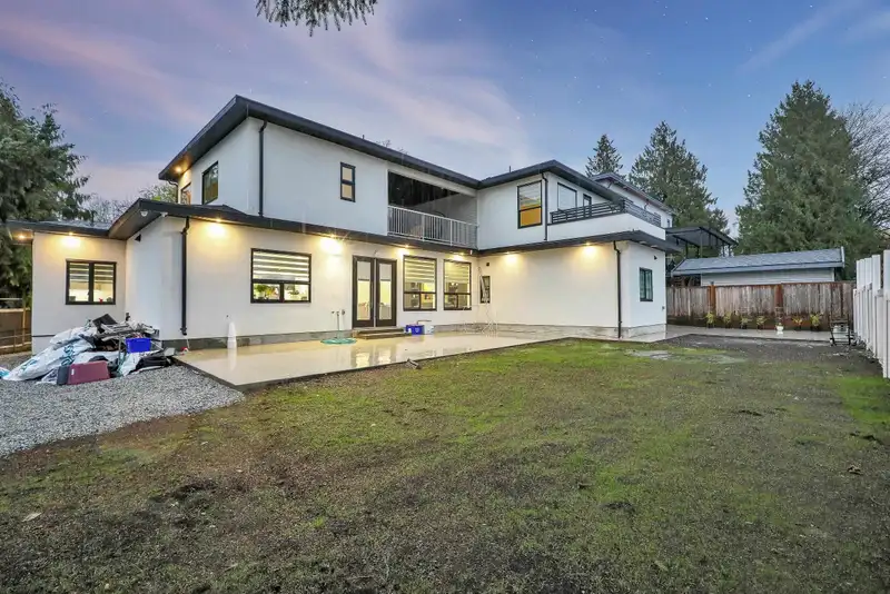 14840 89 AVENUE - photo 3 of 39