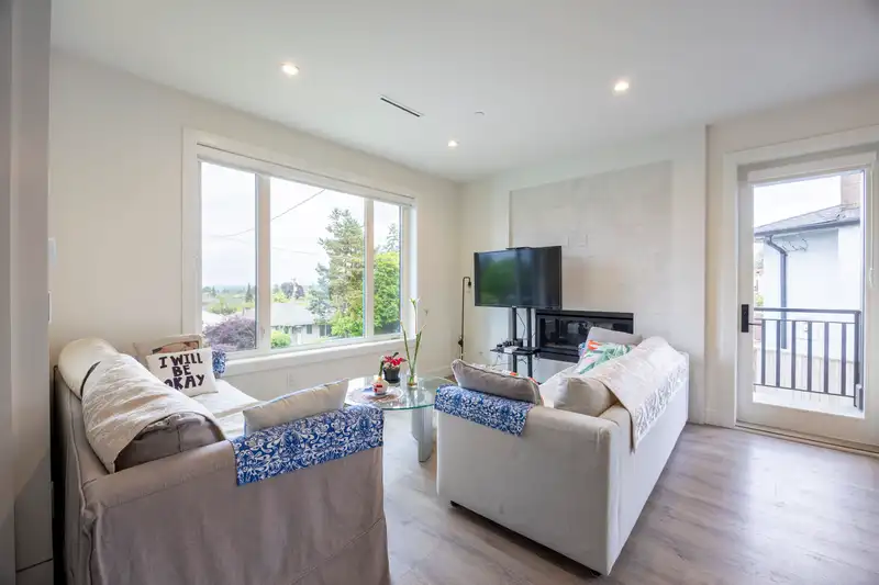 4541 HOY STREET - photo 2 of 26