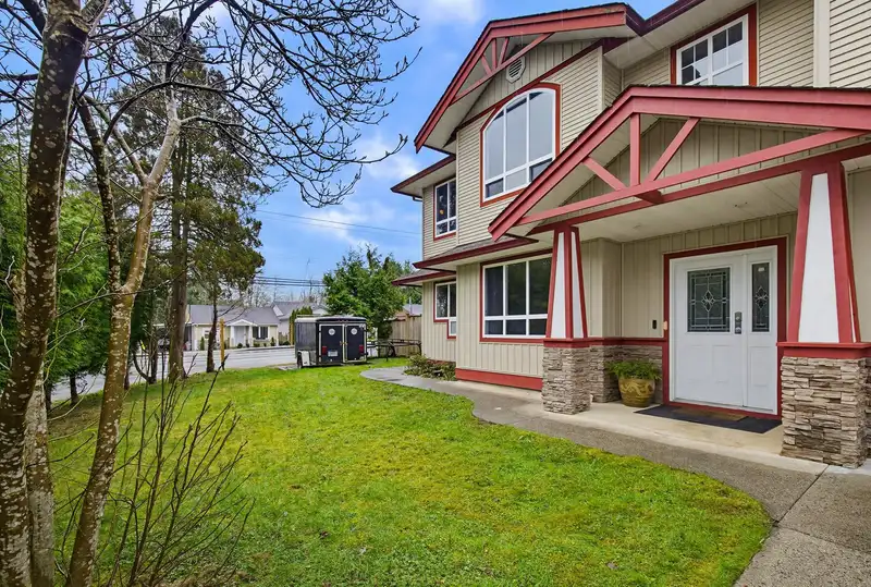 12109 CHERRYWOOD DRIVE - photo 2 of 40