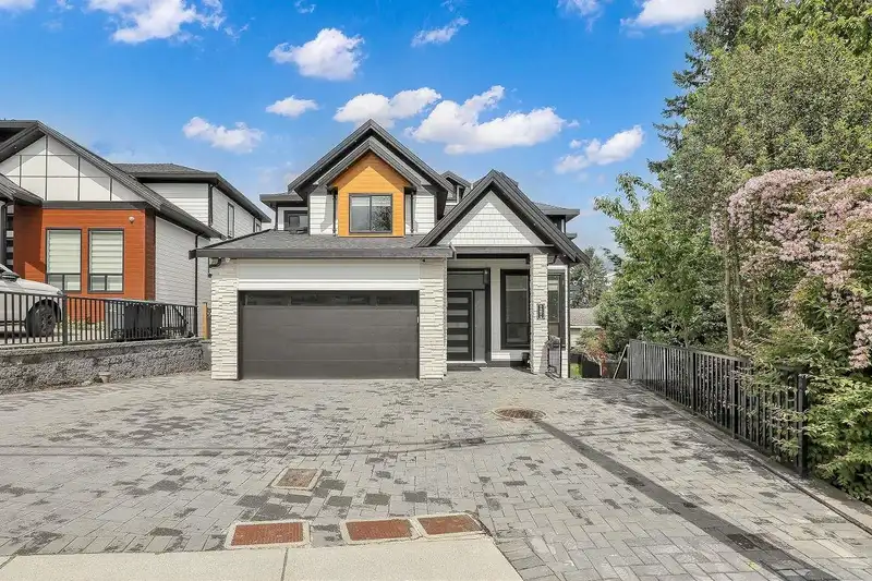 14271 GROSVENOR ROAD - photo 2 of 40