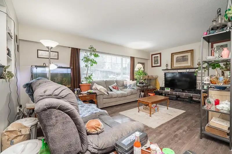 2130 SANDALWOOD CRESCENT - photo 3 of 22