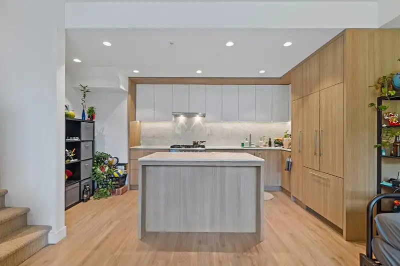 114 6085 IRMIN STREET - photo 4 of 27