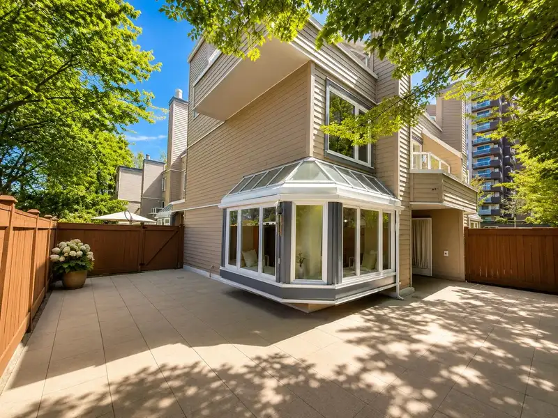 103 5025 SANDERS STREET - photo 3 of 40