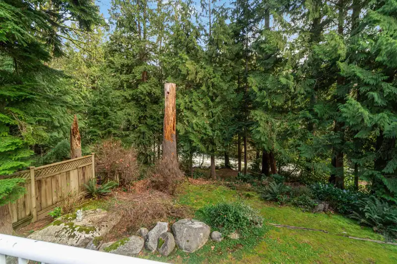 3332 TURNER AVENUE - photo 4 of 40