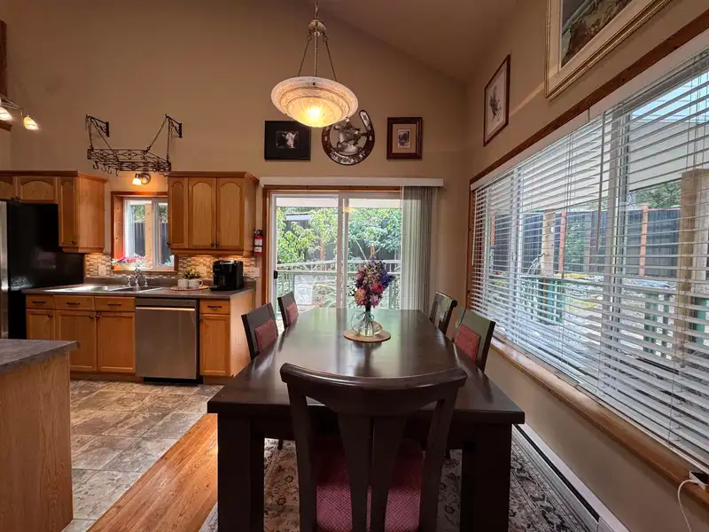 714 CHARTER ROAD - photo 4 of 40