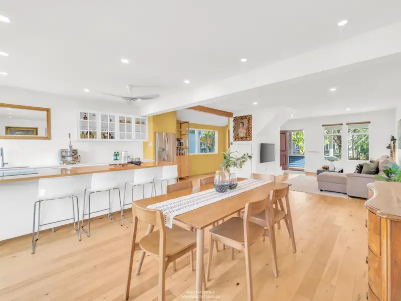 4379 WELWYN STREET - photo 4 of 36