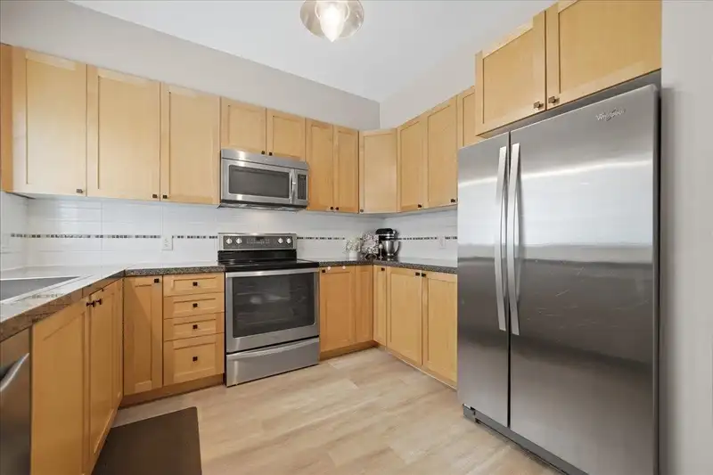 19 621 LANGSIDE AVENUE - photo 4 of 40