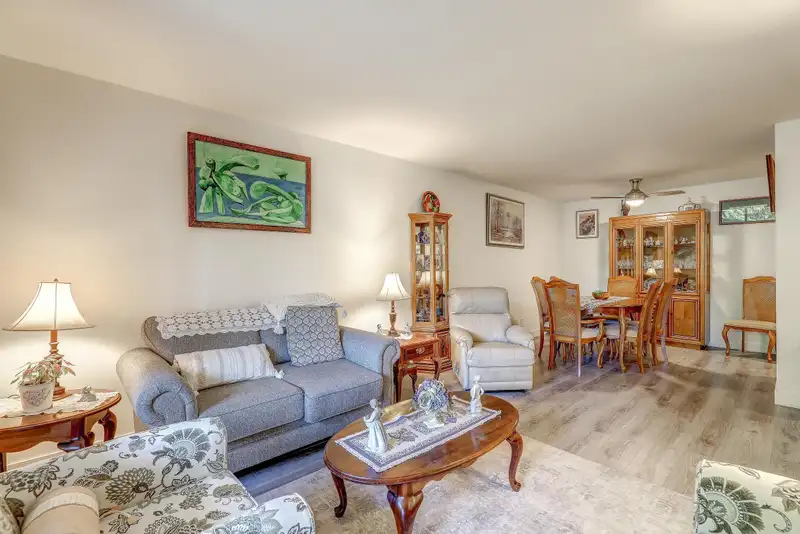 205 1740 SOUTHMERE CRESCENT - photo 4 of 33