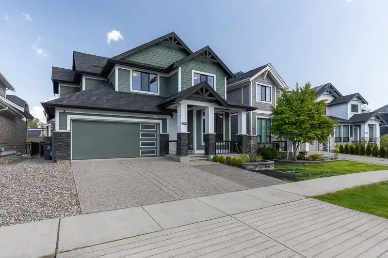16665 103A AVENUE - photo 3 of 38