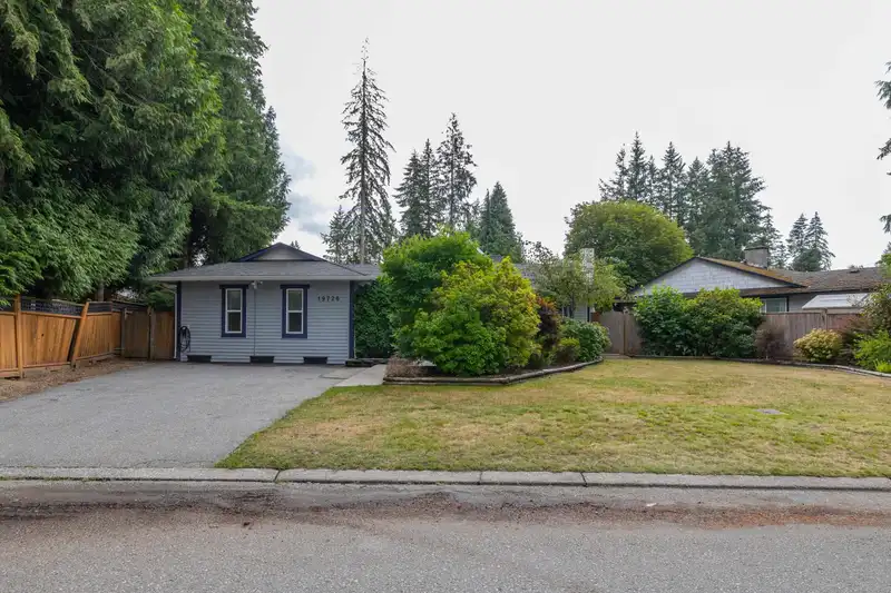19720 46A AVENUE - photo 2 of 35