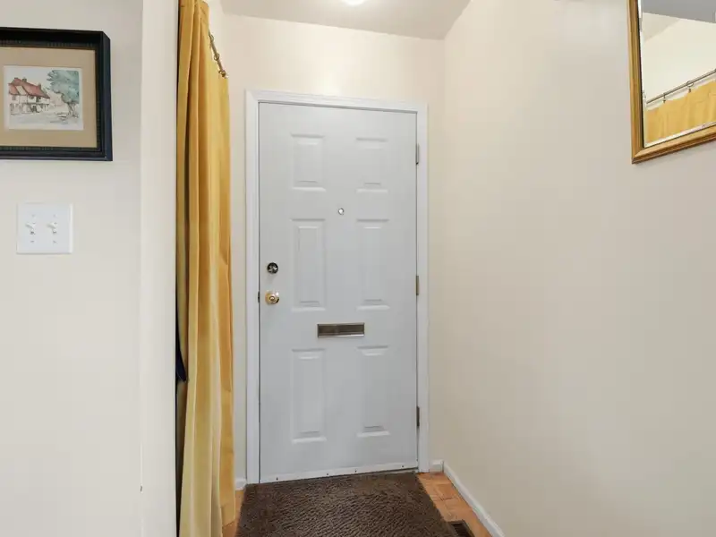 2935 VICTORIA DRIVE - photo 2 of 30