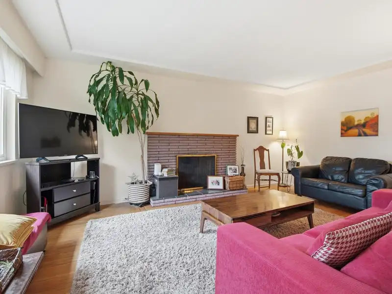 2935 VICTORIA DRIVE - photo 3 of 30