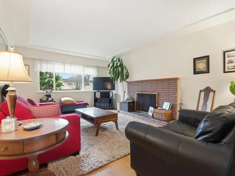 2935 VICTORIA DRIVE - photo 4 of 30