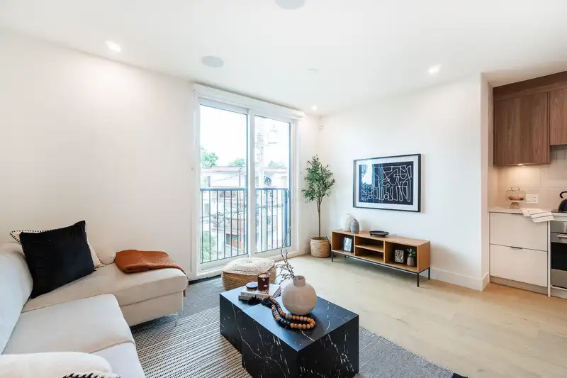 123 1552 E 3RD AVENUE - photo 4 of 40