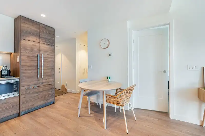 2101 1045 AUSTIN AVENUE - photo 4 of 26