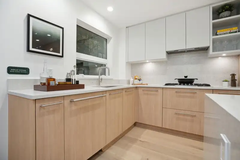 132 2050 GLENAIRE DRIVE - photo 3 of 11