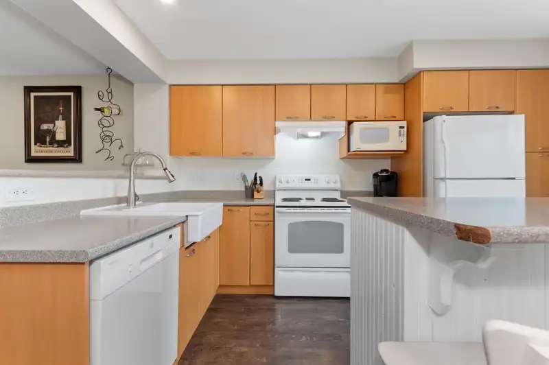 33 4401 BLAUSON BOULEVARD - photo 4 of 38