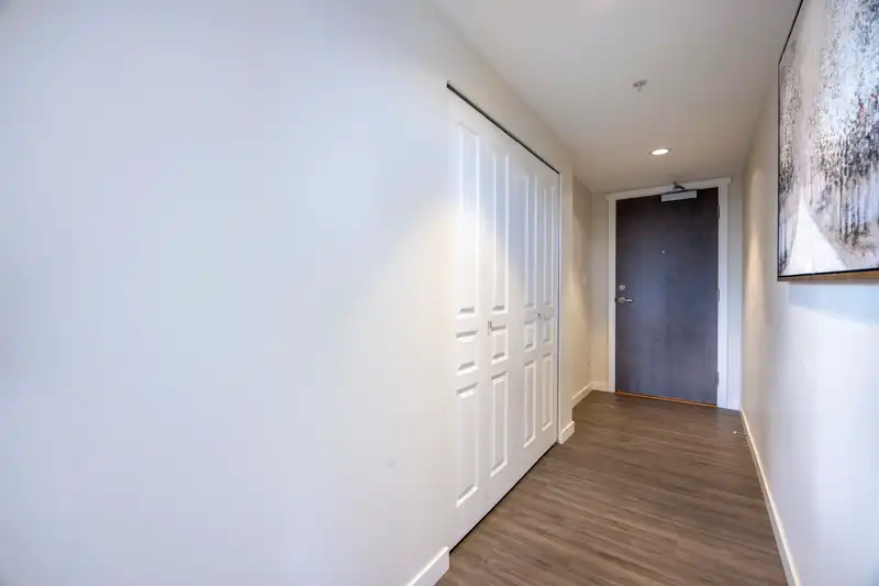 1204 3096 WINDSOR GATE - photo 3 of 40