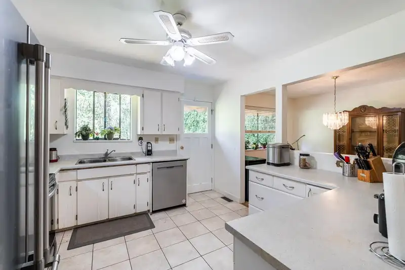 13575 CRESTVIEW DRIVE - photo 3 of 31