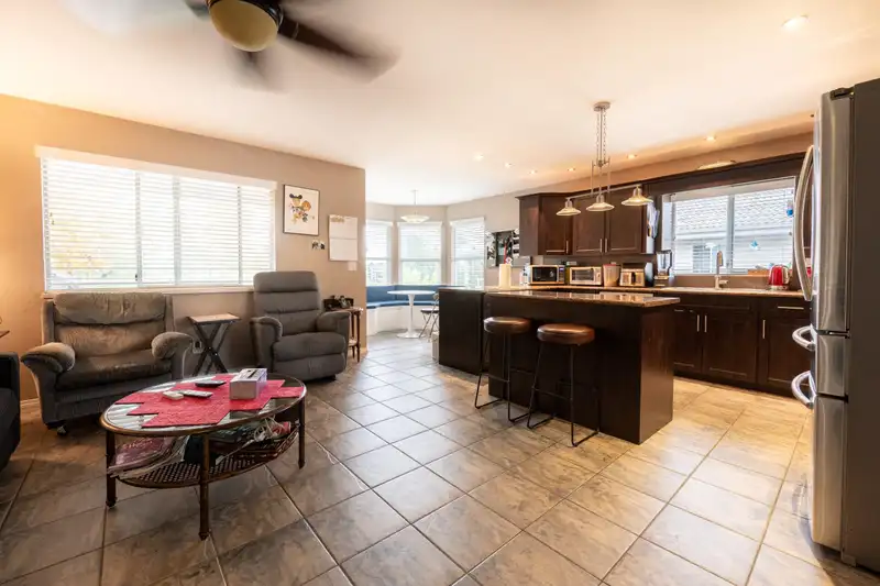 102 VISCOUNT PLACE - photo 3 of 39