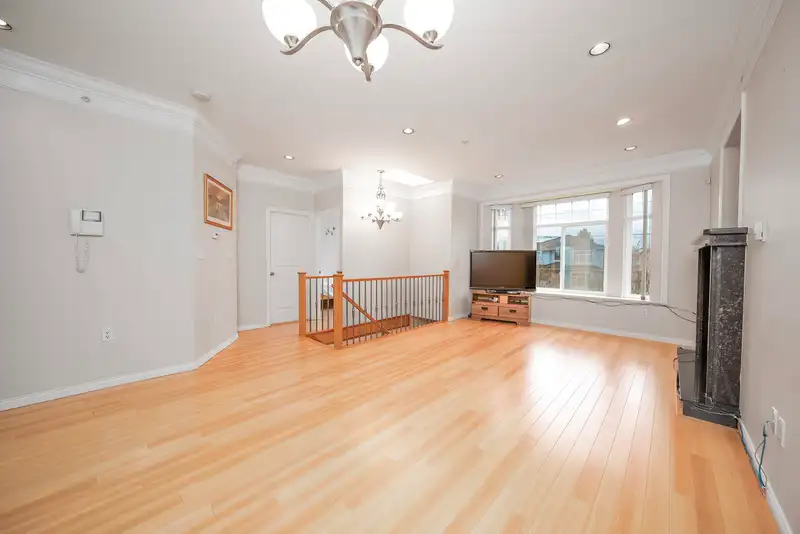 3320 E 43RD AVENUE - photo 4 of 27