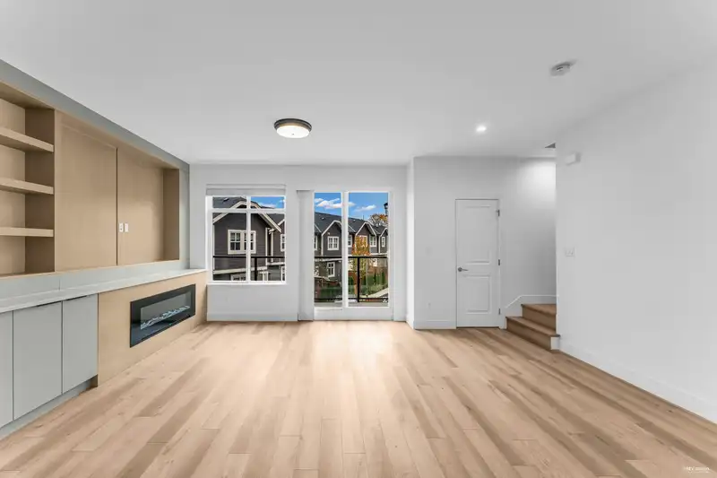21 10488 124 STREET - photo 3 of 37
