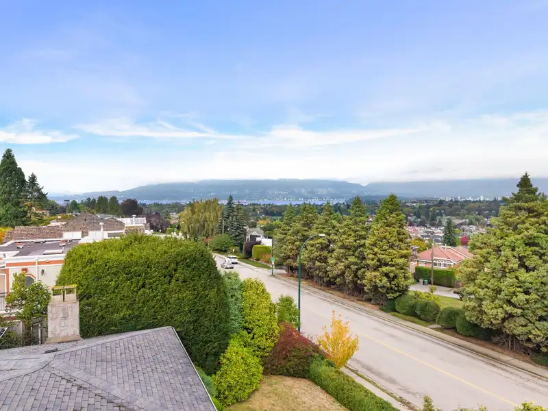 4275 QUESNEL DRIVE - photo 1 of 35