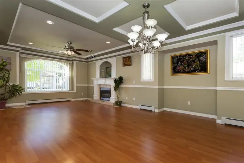 13871 78 AVENUE - photo 2 of 16