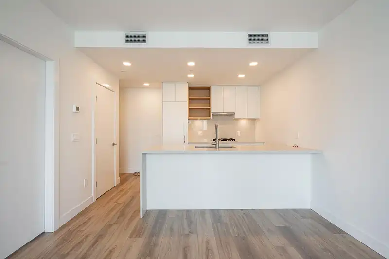 2101 4433 ALASKA STREET - photo 2 of 24