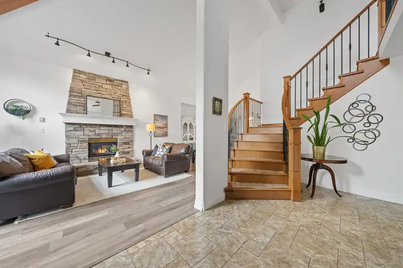 10519 SLATFORD STREET - photo 3 of 40