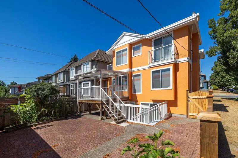 108 W 46TH AVENUE - photo 2 of 17