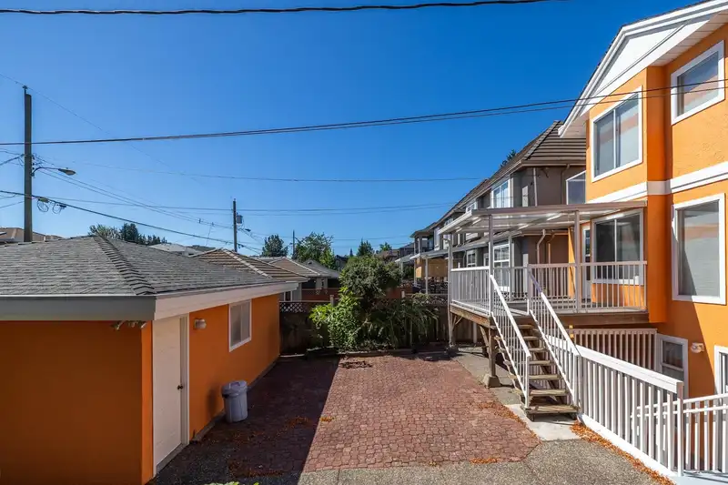 108 W 46TH AVENUE - photo 3 of 17
