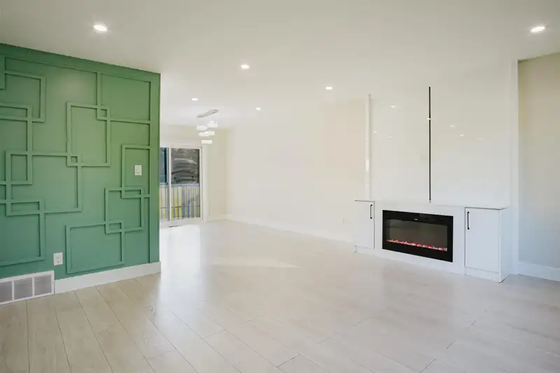 20506 48B AVENUE - photo 2 of 35