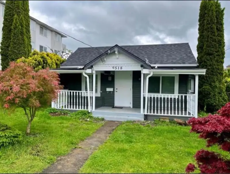 9518 ROBSON STREET - photo 2 of 8