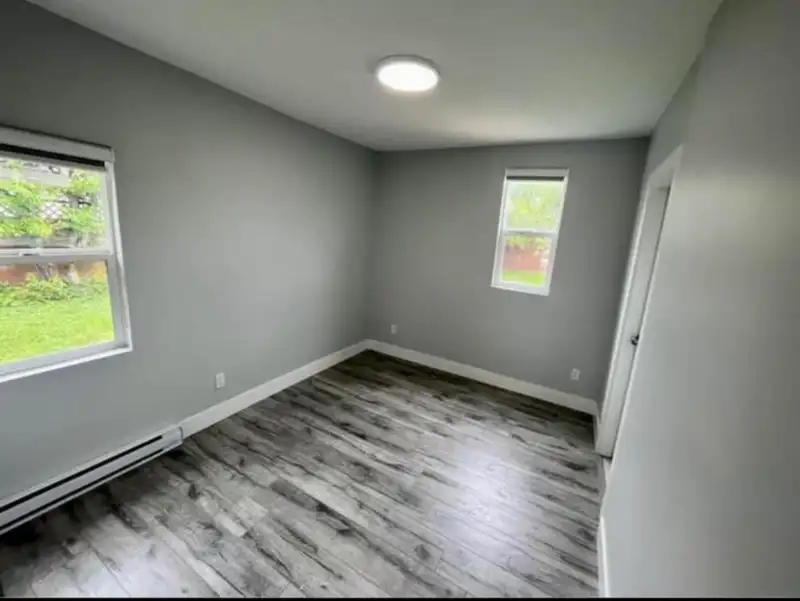 9518 ROBSON STREET - photo 4 of 8