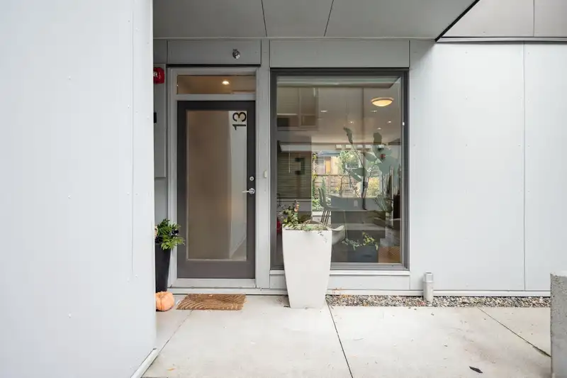 13 531 E 16TH AVENUE - photo 3 of 31