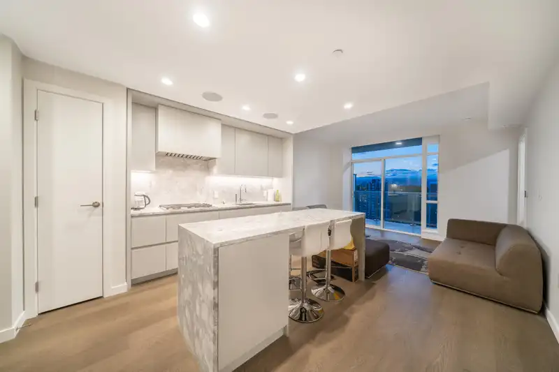 1902 7433 CAMBIE STREET - photo 3 of 14
